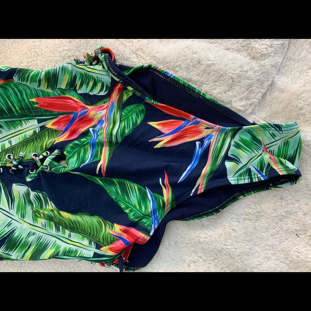 Swimsuit - Picture 2 of 7